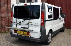 Renault Trafic (Typ JL) Bj. 03/2001 bis 07/2014 ( Zusatzbeleuchtung beim Radtransport wird empfohlen) - Paulchen Grundträger - 822102 307